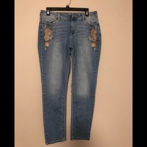 Signature fit women’s skinny jeans